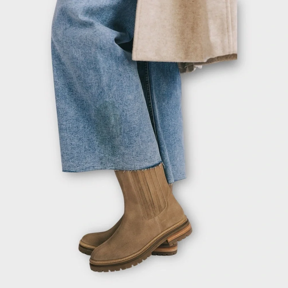 Seychelles “Cover Me Up” Chelsea Boot (Taupe Suede) – Size 7 NWOB